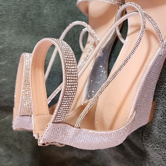 NEW  Silver Sparkle Wedge Sandals - Picture 3 of 9